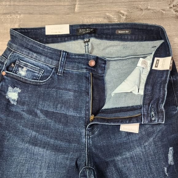 NWT JUDY BLUE Distressed Mid Rise Dark Wash Denim Skinny Fit Jean 14 W - Picture 4 of 15